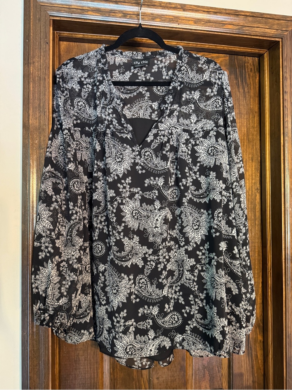 City Chic Black Paisley V-Neck Long Sleeve Blouse lined